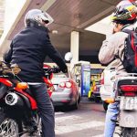 Cada vez más estaciones de servicio dedican surtidores exclusivos para motociclistas