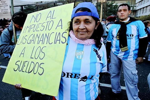 Empleados de estaciones de servicio evalúan medidas en rechazo al impuesto a las ganancias