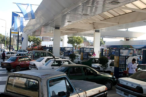 Vuelve a trepar en abril el consumo de nafta súper
