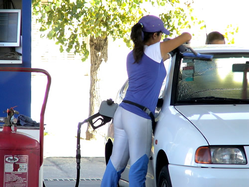 Cambia la modalidad de los consumidores: cargan menos pero demandan más servicio