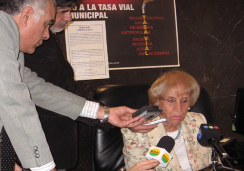 Expendedores porteños analizan cese de actividades en protesta de la tasa vial