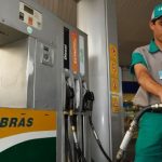 YPF y Petrobras bajan precios de los productos Premium para ganar mercado