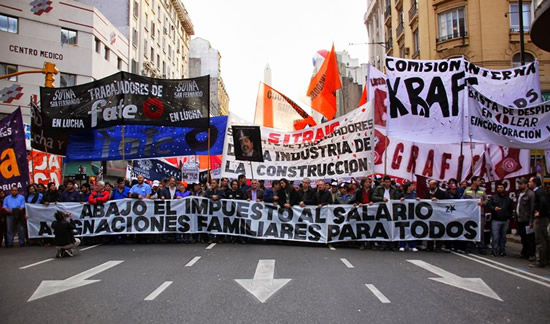 Empleados de estaciones de servicio se suman a la jornada de protesta contra el Impuesto a las Ganancias