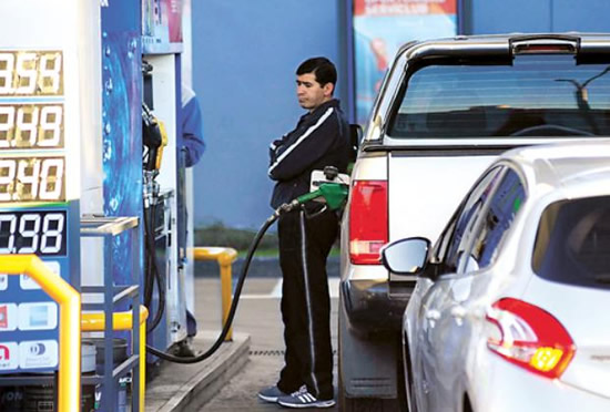 Por los aumentos de precios bajó la carga promedio de combustibles