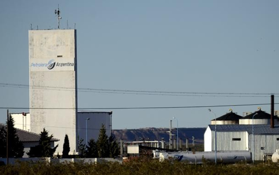 Conflictiva situación en las pequeñas refinerías: despidos y paro petrolero