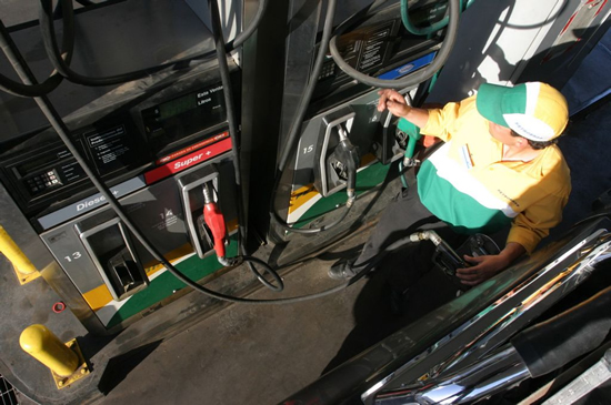 Denuncian que algunas compañías imponen a las estaciones su propia Ley de Abastecimiento