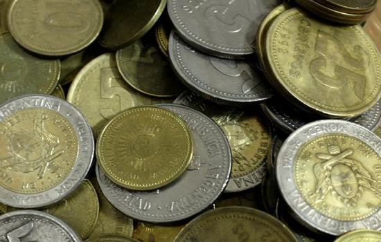 El faltante de monedas ya provoca despidos en las estaciones de servicio