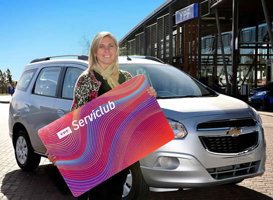 YPF Serviclub presentó al primer ganador de su sorteo por dos autos 0KM