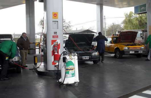 Caen las ventas de combustibles líquidos pero se mantiene el GNC