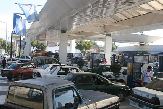 Aseguran que algunas estaciones resignan su margen de ganancia para competir con YPF