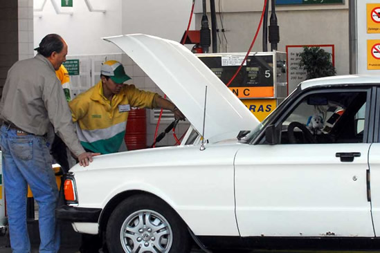 Aprueban nuevo incremento salarial para trabajadores de estaciones de GNC