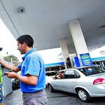 Estaciones de servicio ven con preocupación propuestas para regular los precios