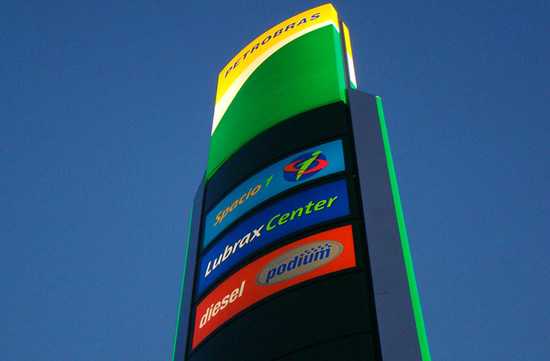 En medio de los rumores de retirada, Petrobras afianza vínculos con las estaciones de servicio