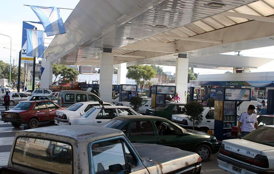 Opinión: inconvenientes para entregar tickets por la carga de combustibles