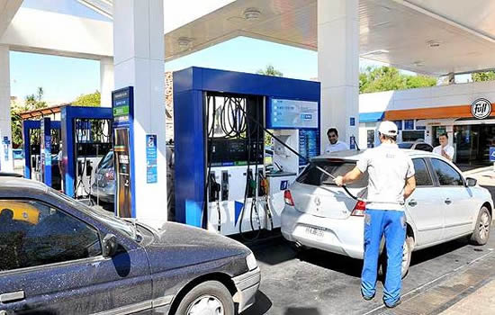 Vuelve a caer en agosto la venta de combustibles en estaciones de servicio