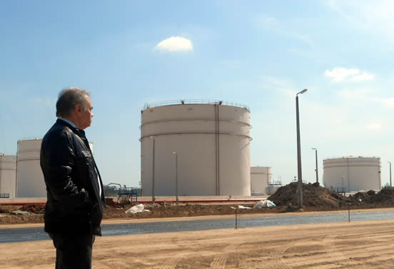 Avanzan las obras de una nueva petrolera que promete embanderamiento