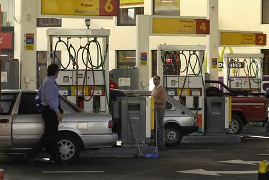 Cambia todo cambia: ahora sobra combustible y se mantienen los precios