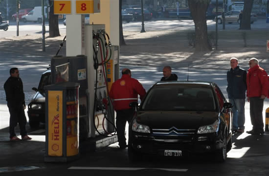 Se negaba a despachar combustibles argumentando que no había: despido por pérdida de confianza