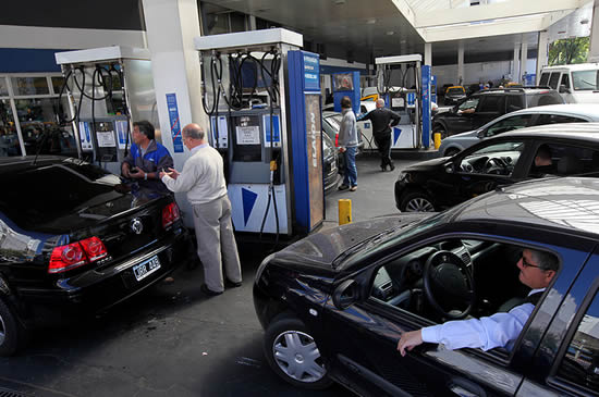 Contra todos los pronósticos vuelve a crecer la venta de combustibles en las estaciones de servicio