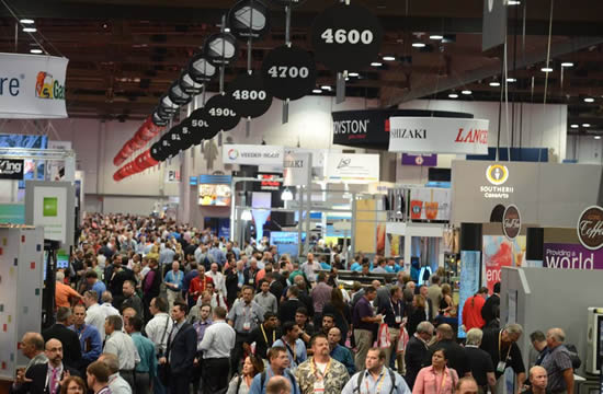 Miles de visitantes en la mayor exposición del mundo de estaciones de servicio