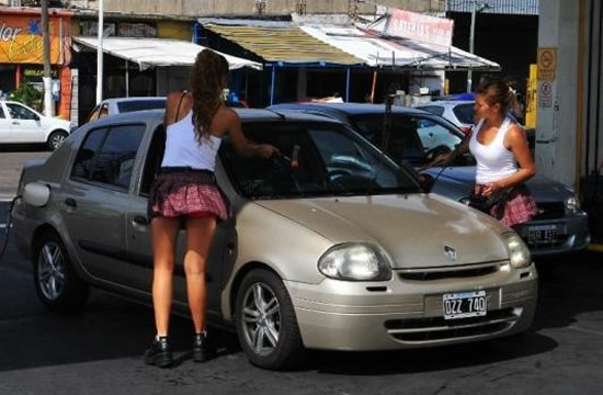 El caso de las playeras colegialas llegó al Congreso de la Nación