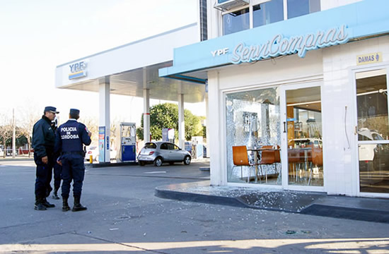 Estacioneros de YPF preocupados por los asaltos reclaman ayuda de la petrolera