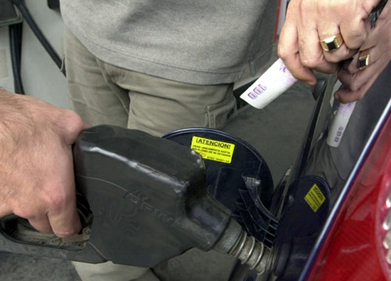 El billete con la cara de Roca es moneda corriente en las estaciones de servicio