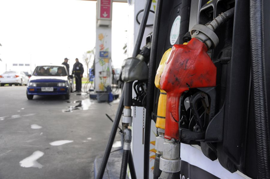 En octubre se profundizó la caída del consumo de combustibles