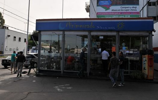 Violencia sin límites: Matan a un policía de un tiro en el pecho en una estación de servicio