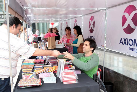 Más de 1.300 personas asistieron a la feria navideña sustentable organizada por AXION energy