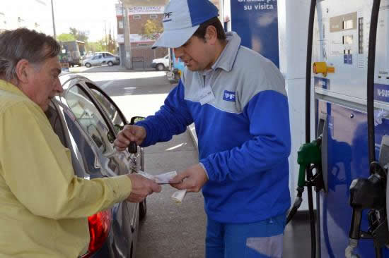 Estaciones de servicio encienden la alarma ante una posible caída de las comisiones