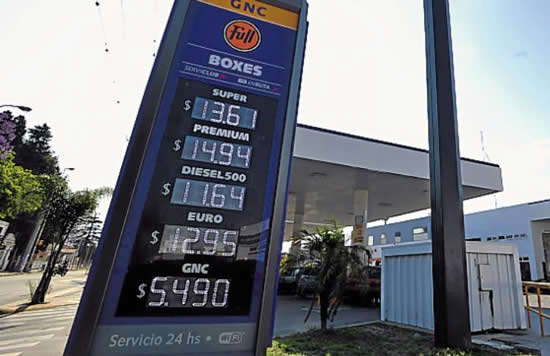 Los expendedores opinan sobre la rebaja del precio de los combustibles