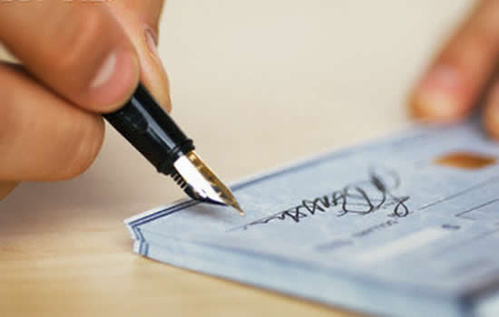 Estaciones aprovechan negociaciones con el Gobierno para reclamar por el impuesto al cheque