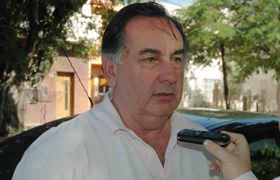 Un expendedor con visión optimista sobre la disminución de los precios de los combustibles