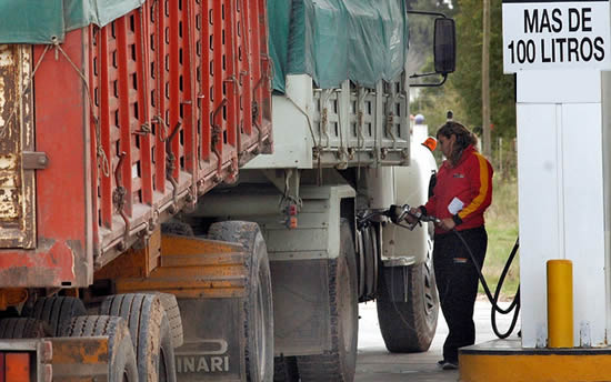 Demanda de combustibles en estaciones de servicio permanecería planchada en 2015