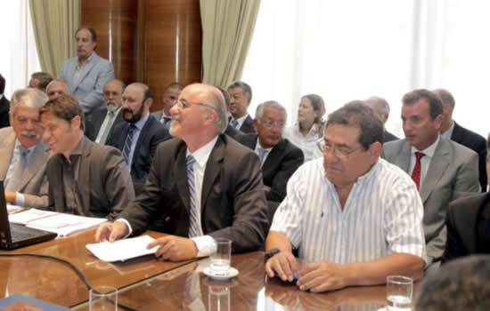 Las estaciones de servicio se mantienen ajenas a los acuerdos por la baja del precio del petróleo