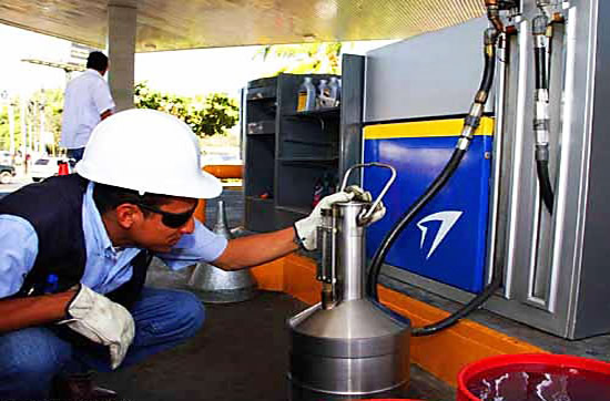 Capacitación: uso de pastas para detectar la presencia de agua en los tanques de combustibles