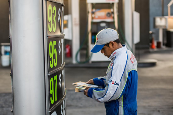 Opinión: ¿Qué empresas se favorecieron con la rebaja de los precios de los combustibles?