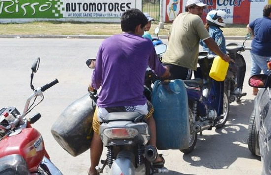 La baja de precios promovió el contrabando de combustibles