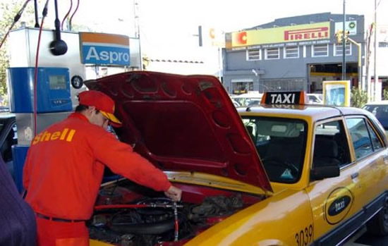 Estaciones de servicio analizan medidas para estimular ventas de equipos de GNC