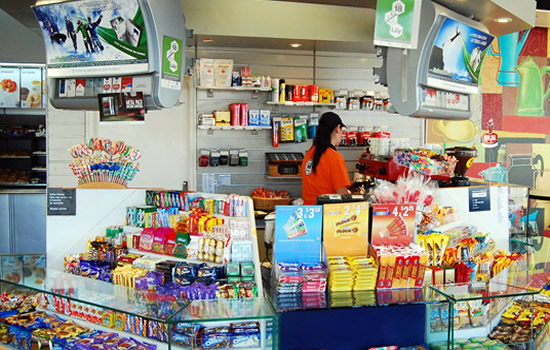 Los minimercados acompañan el ritmo de ventas de los combustibles