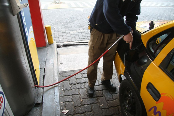 Expendedores brindan cursos de capacitación en GNC para empleados de playa