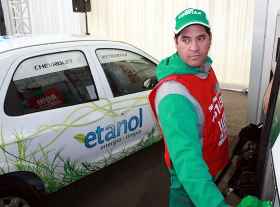 Aseguran que la Ind. automotriz se niega a aumentar el corte de los biocombustibles