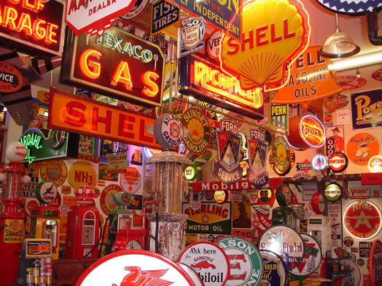 Un argentino,  gestor del museo de surtidores más grande del mundo