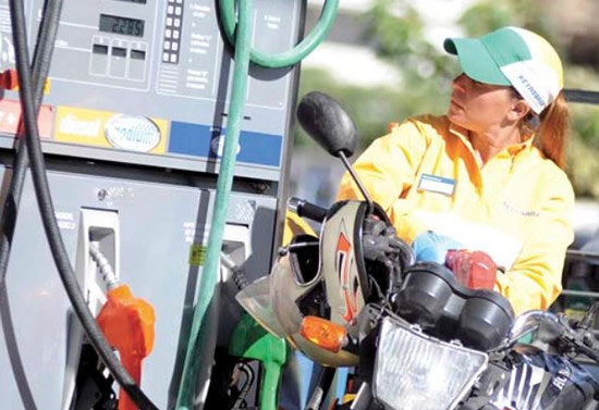 Las estaciones de servicio definieron una contrapropuesta para aumentar sueldos