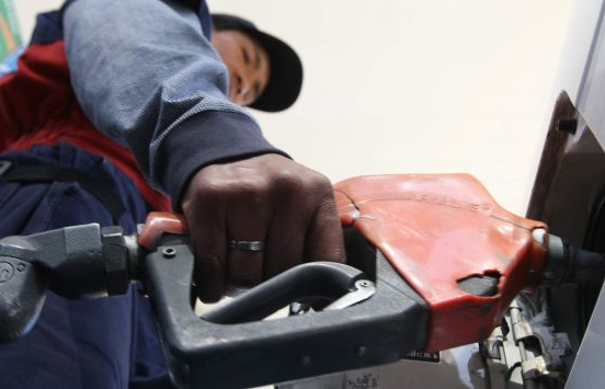 En marzo, la venta de combustibles en estaciones de servicio fue la más baja de los últimos ocho meses