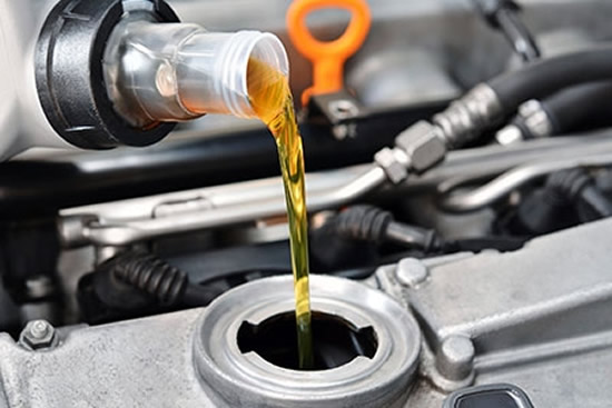 Capacitación: ¿Cómo revisar el nivel de aceite de un auto?