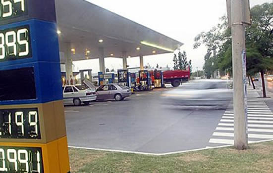 Estaciones de servicio del norte piden rebaja impositiva para nivelar precios de los combustibles con el sur