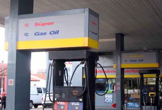 ¿Qué petrolera busca expandir su red de bocas de expendio y negocios mayoristas?