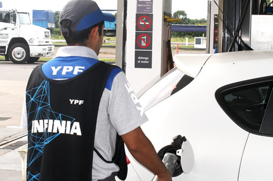 Opinión: ¿Por qué caen las ventas de nafta súper en las estaciones de servicio?